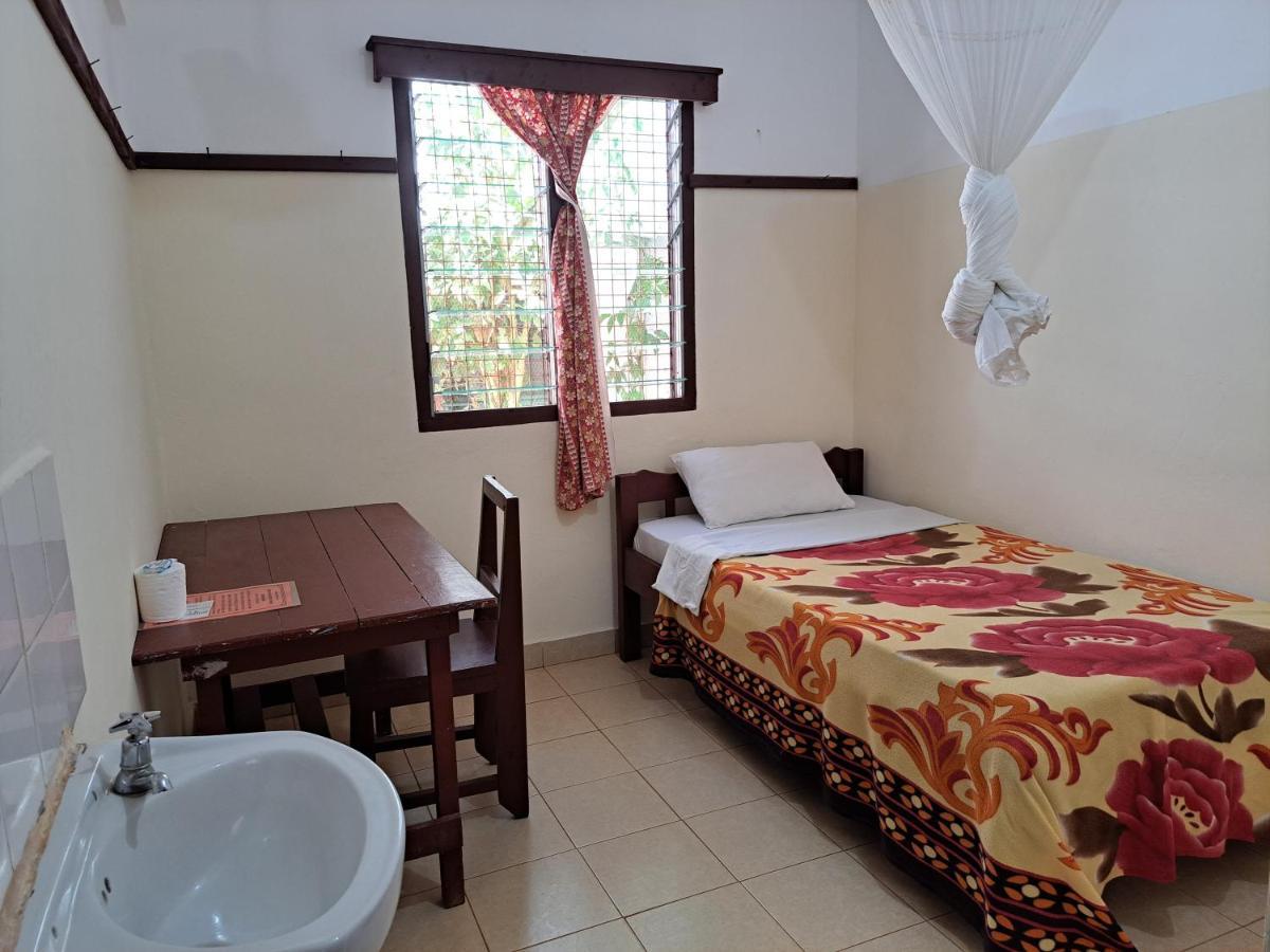 Kwale Golden Guest House Esterno foto